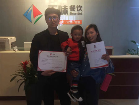 户大姐土豆粉加盟商崔女士